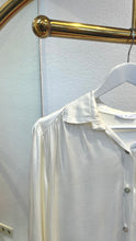 Laden Sie das Bild in den Galerie-Viewer, Satin Optik Blusen