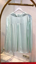 Laden Sie das Bild in den Galerie-Viewer, Satin Optik Blusen
