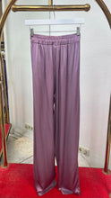 Laden Sie das Bild in den Galerie-Viewer, Satin Optik Hosen