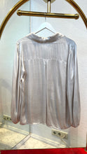 Laden Sie das Bild in den Galerie-Viewer, Satin Optik Blusen