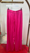 Laden Sie das Bild in den Galerie-Viewer, Satin Optik Hosen