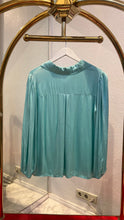 Laden Sie das Bild in den Galerie-Viewer, Satin Optik Blusen
