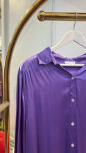 Laden Sie das Bild in den Galerie-Viewer, Satin Optik Blusen