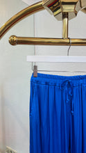 Laden Sie das Bild in den Galerie-Viewer, Satin Optik Hosen