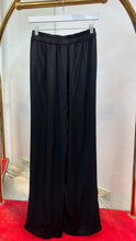 Laden Sie das Bild in den Galerie-Viewer, Satin Optik Hosen