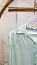 Laden Sie das Bild in den Galerie-Viewer, Satin Optik Blusen