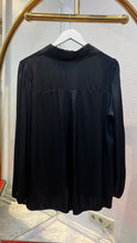 Laden Sie das Bild in den Galerie-Viewer, Satin Optik Blusen