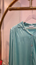 Laden Sie das Bild in den Galerie-Viewer, Satin Optik Blusen