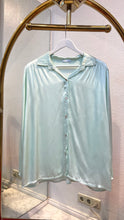 Laden Sie das Bild in den Galerie-Viewer, Satin Optik Blusen
