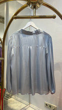 Laden Sie das Bild in den Galerie-Viewer, Satin Optik Blusen
